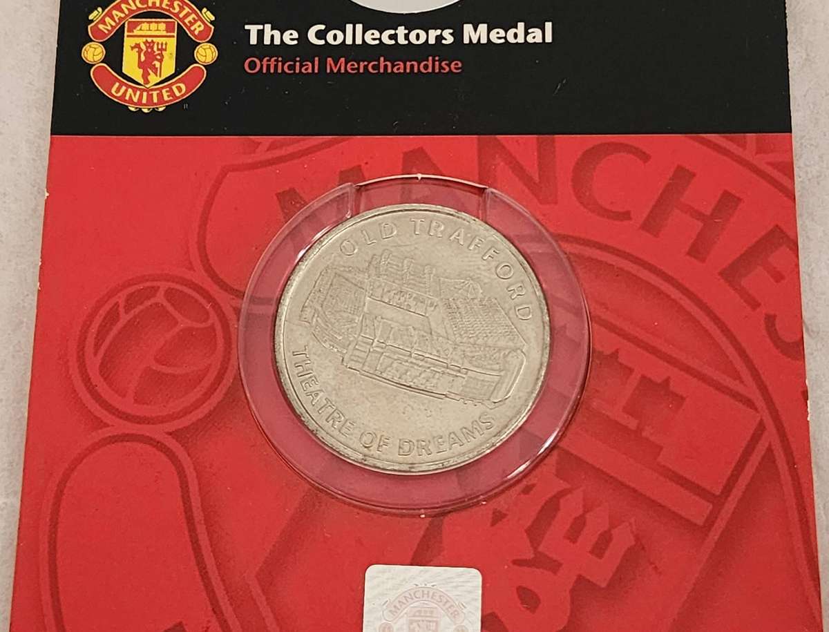 MANCHESTER UNITED Collectors MEDAL-Authentic official merchandise sealed & NEW "OLD TRAFFORD theatre
