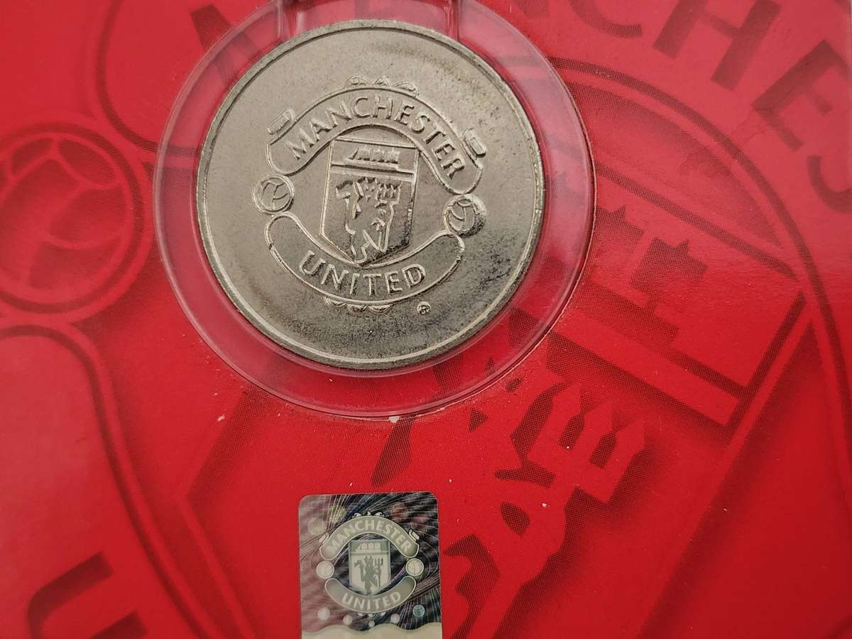 MANCHESTER UNITED Collectors MEDAL-Authentic official merchandise sealed & NEW "RED DEVIL's BADGE"