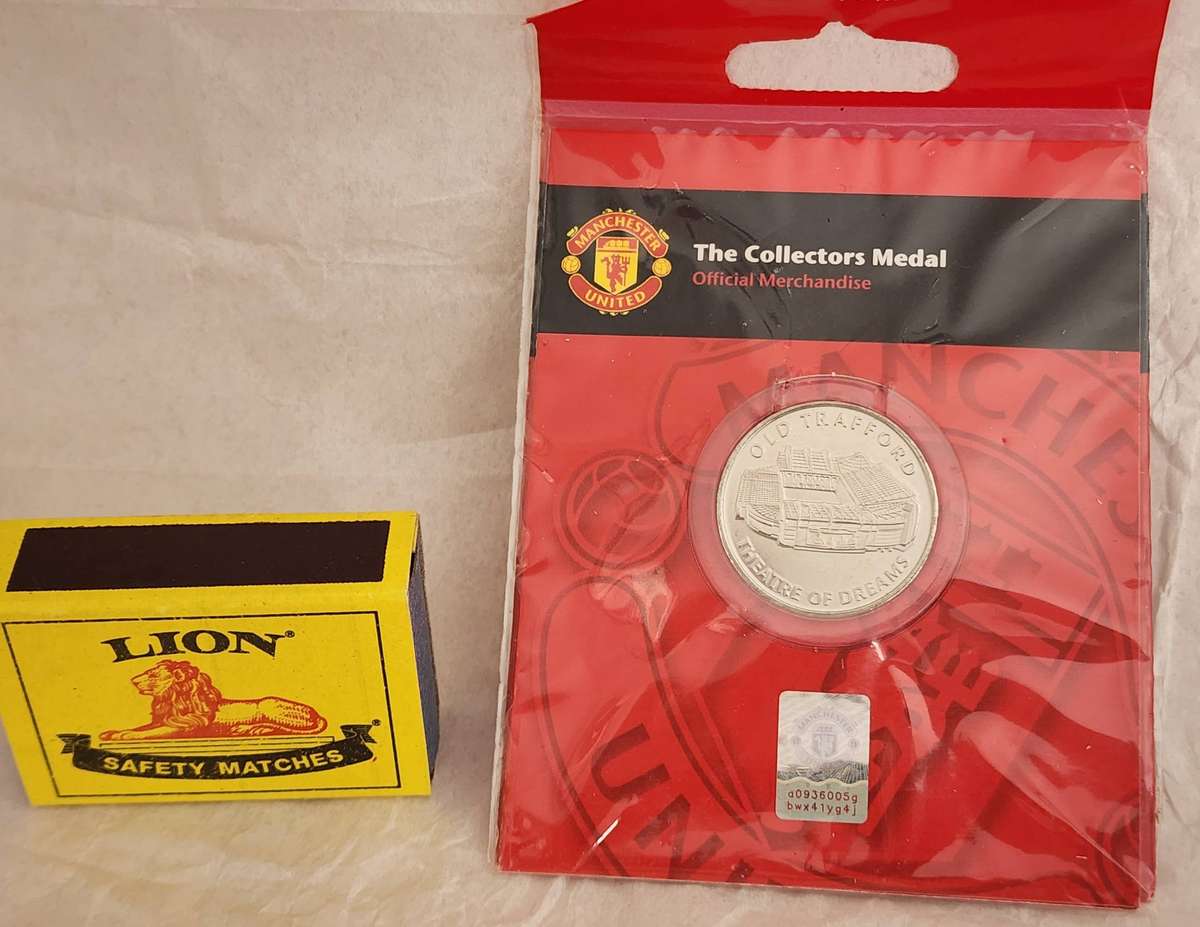 MANCHESTER UNITED Collectors MEDAL-Authentic official merchandise sealed & NEW "OLD TRAFFORD" medal