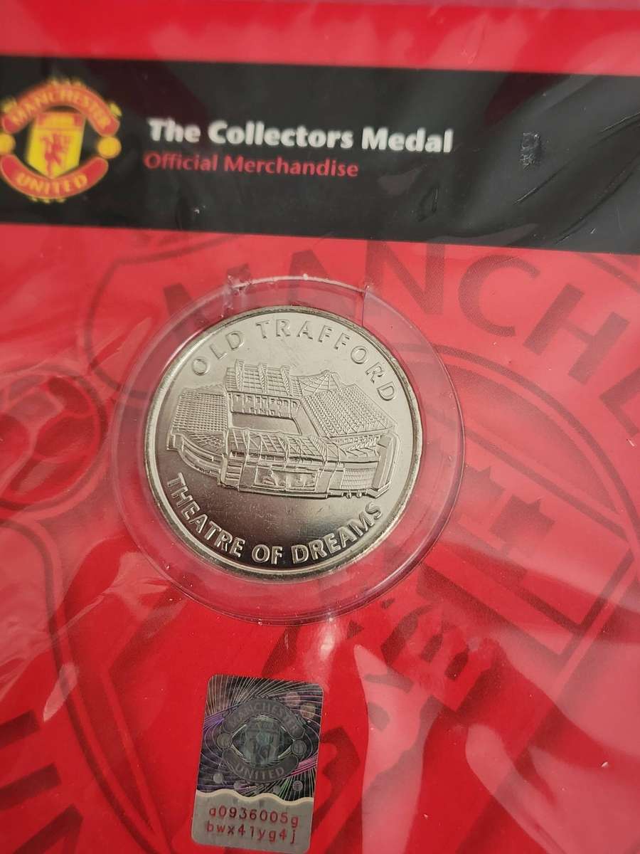 MANCHESTER UNITED Collectors MEDAL-Authentic official merchandise sealed & NEW "OLD TRAFFORD" medal