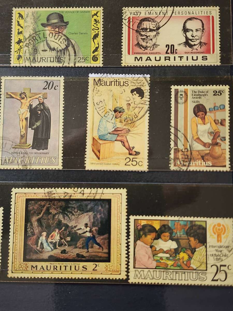 Stamps -MAURITIUS lot on card and souvenir packs- good used, Fantastic Lot (35+)  great bargain!!