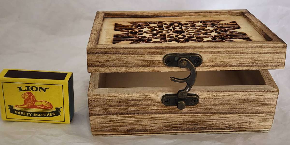 Gorgeous carved decorative WOODEN keepsake and Gift Box- lovely item!
