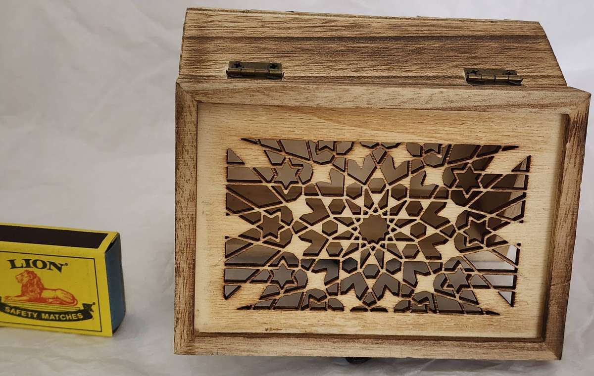 Gorgeous carved decorative WOODEN keepsake and Gift Box- lovely item!