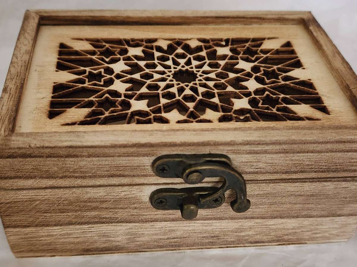 Gorgeous carved decorative WOODEN keepsake and Gift Box- lovely item!
