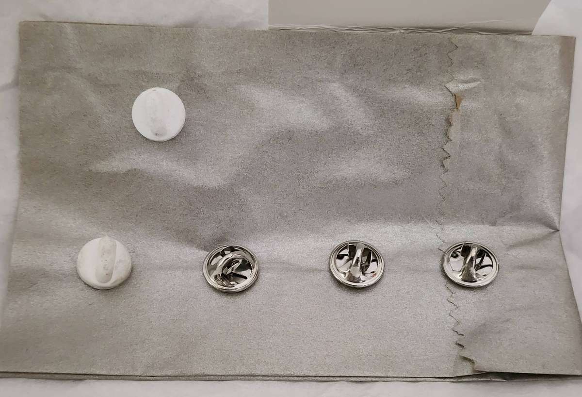 MANCHESTER UNITED -set of 5 PIN BADGES and buttons- magnificent selection: Seldom offered! WOW!