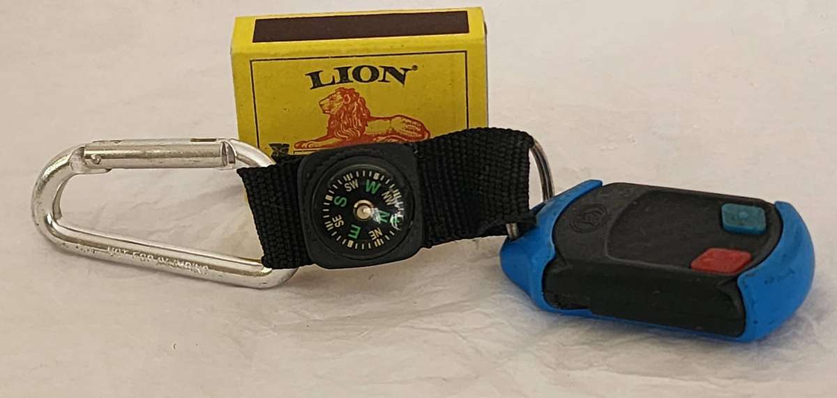 Novelty hiking mini-COMP on clasp-(key ring) lovely item, plus free centsys gate opener