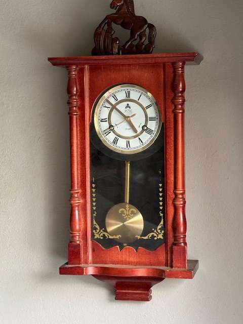 CANADIAN LINDEN WOOD WALL CLOCK