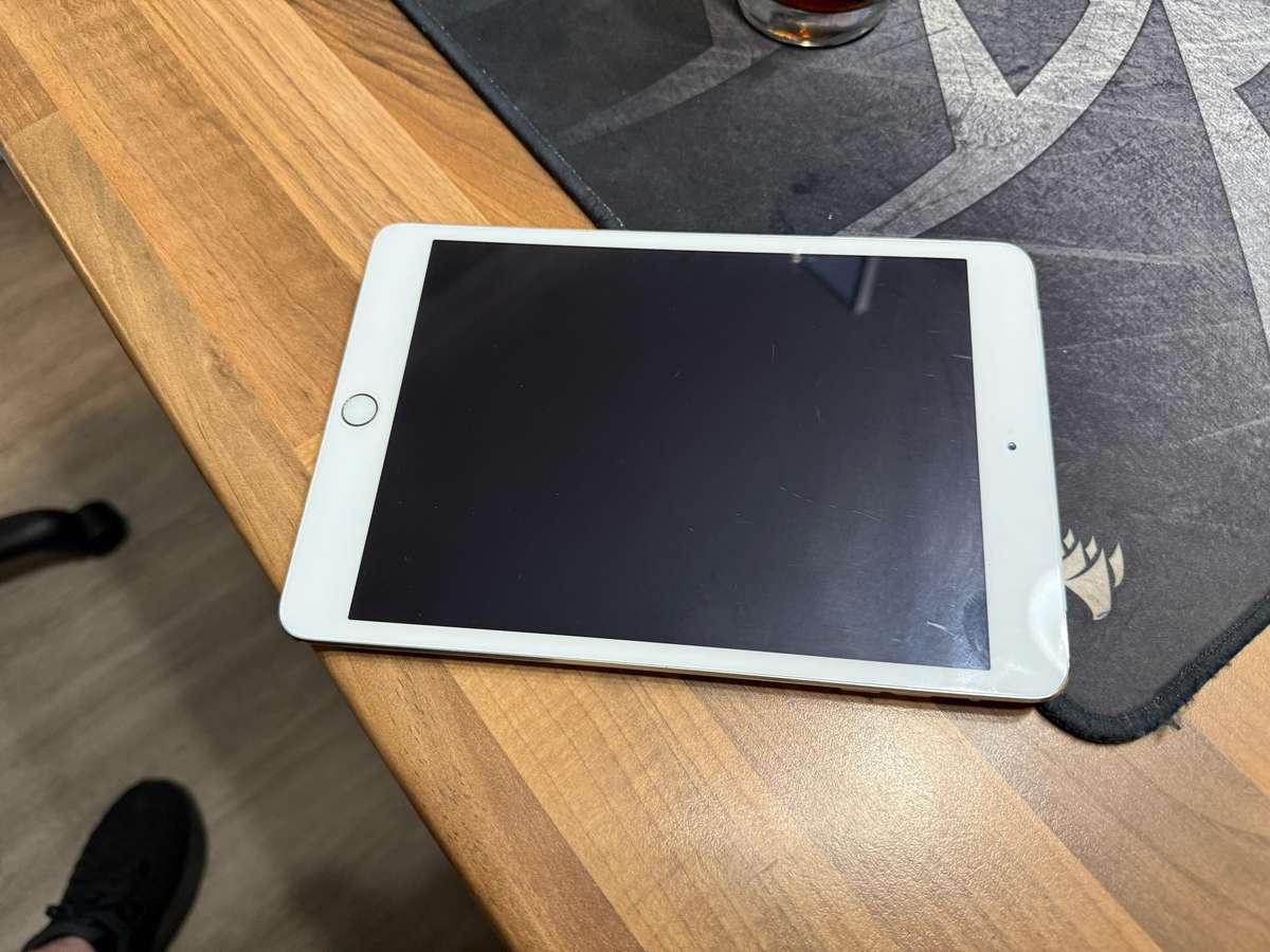 Apple iPad Mini 3 (WiFi + Cellular, 64GB)  With Protective Handled Bumper Cover and Charger