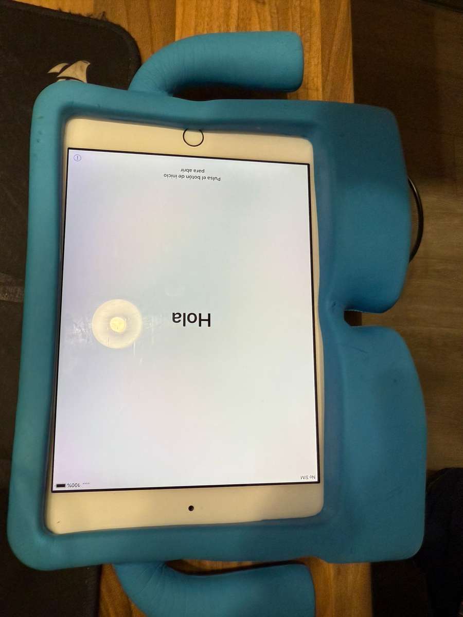 Apple iPad Mini 3 (WiFi + Cellular, 64GB)  With Protective Handled Bumper Cover and Charger