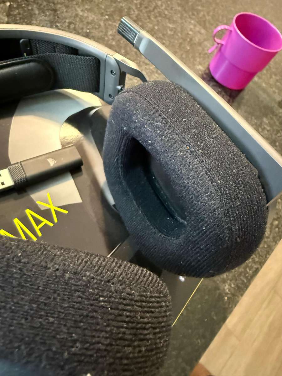 Corsair HS80 Max Wireless Gaming Headset,