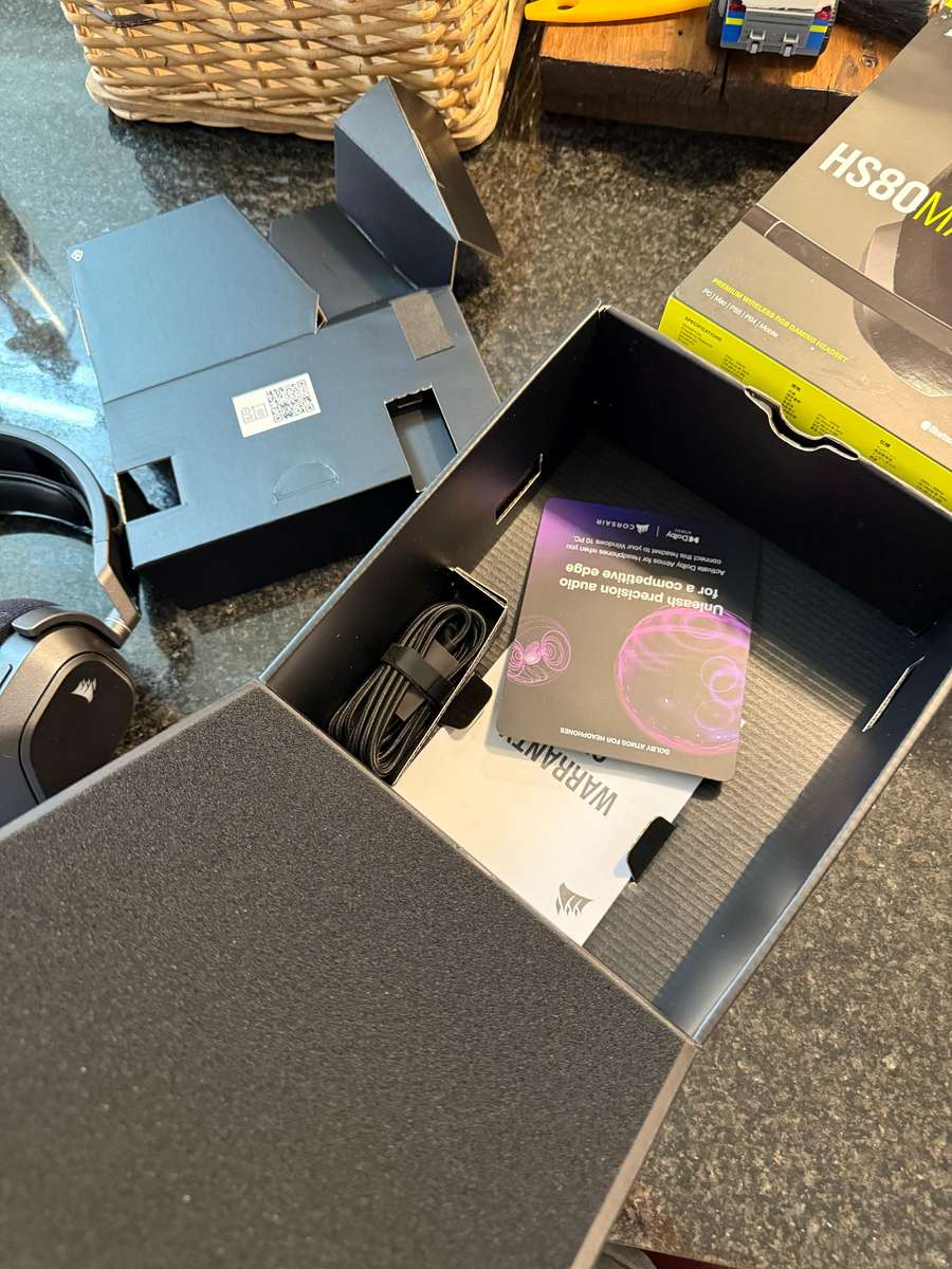 Corsair HS80 Max Wireless Gaming Headset,