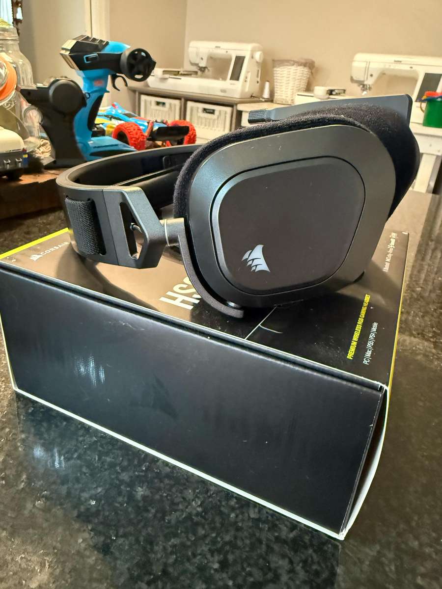 Corsair HS80 Max Wireless Gaming Headset,