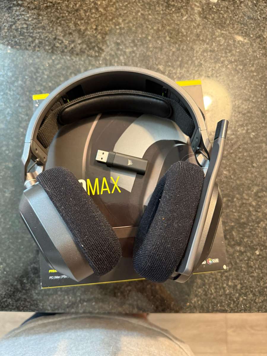 Corsair HS80 Max Wireless Gaming Headset,