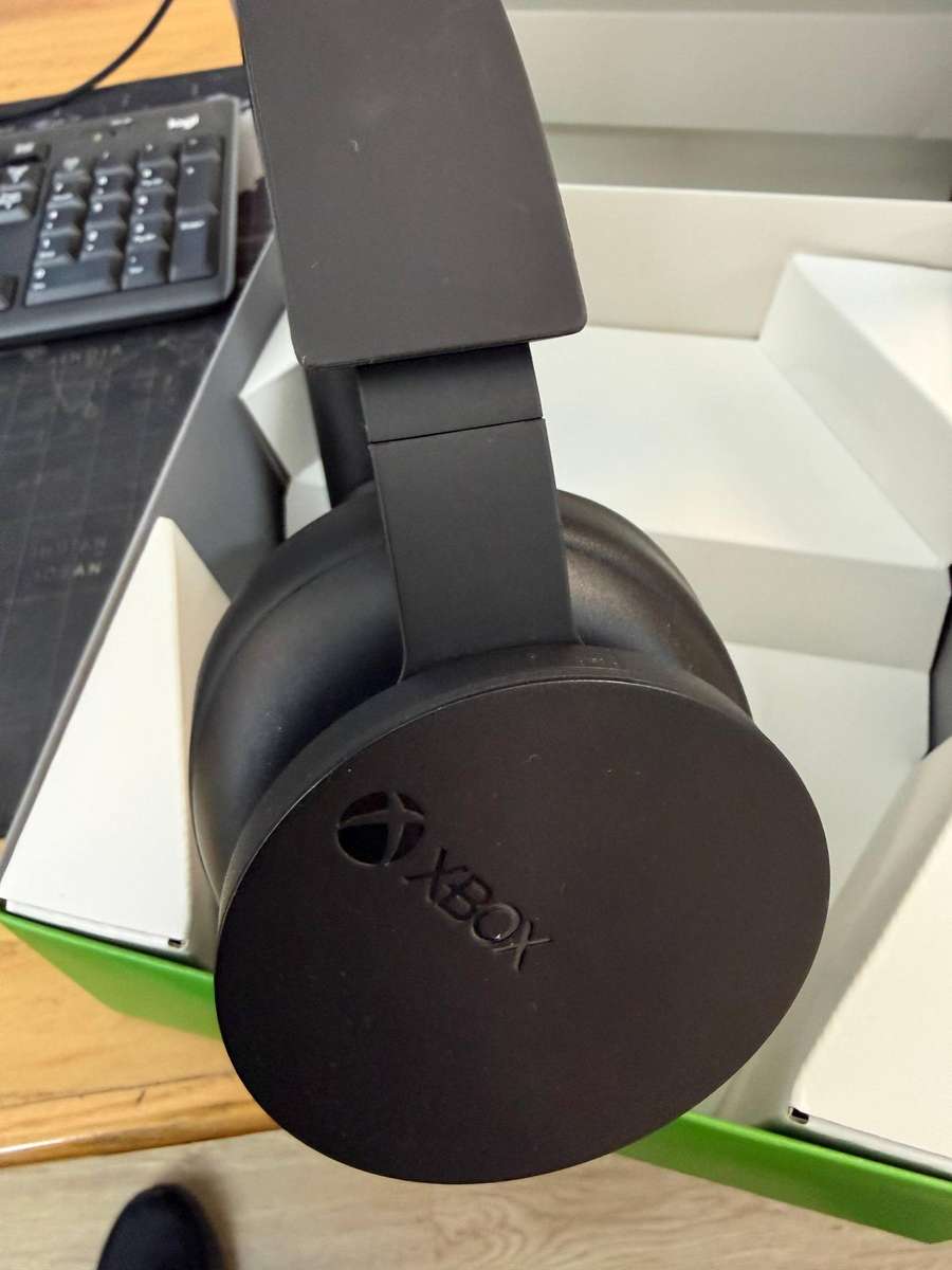 Microsoft Xbox Wireless Gaming Headset 2.0 for Xbox Series X|S & Xbox One  Boxed