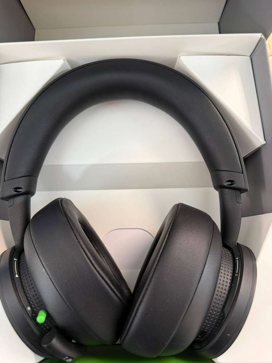 Microsoft Xbox Wireless Gaming Headset 2.0 for Xbox Series X|S & Xbox One  Boxed