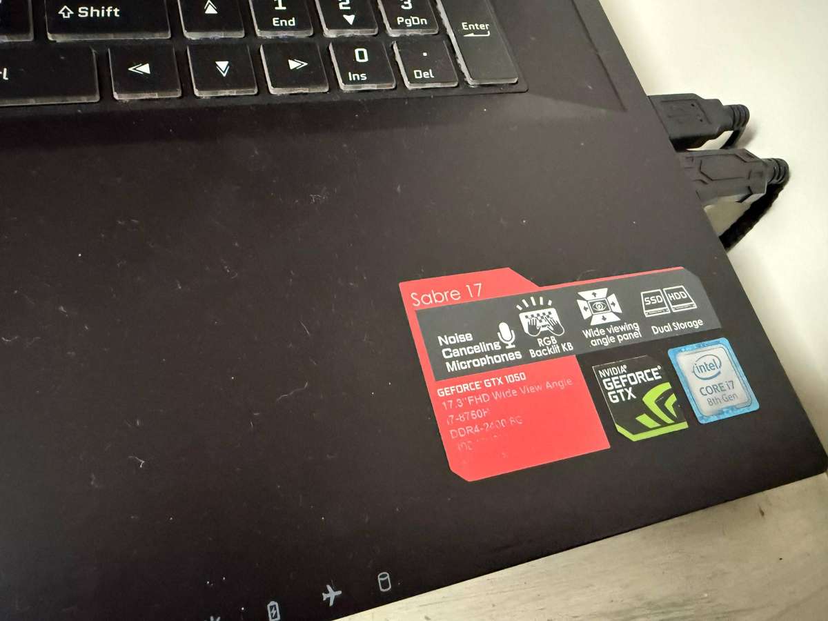 Gigabyte Sabre 17" Laptop i7 GTX 1050 8GB RAM 256GB SSD 1TB HDD Headphones