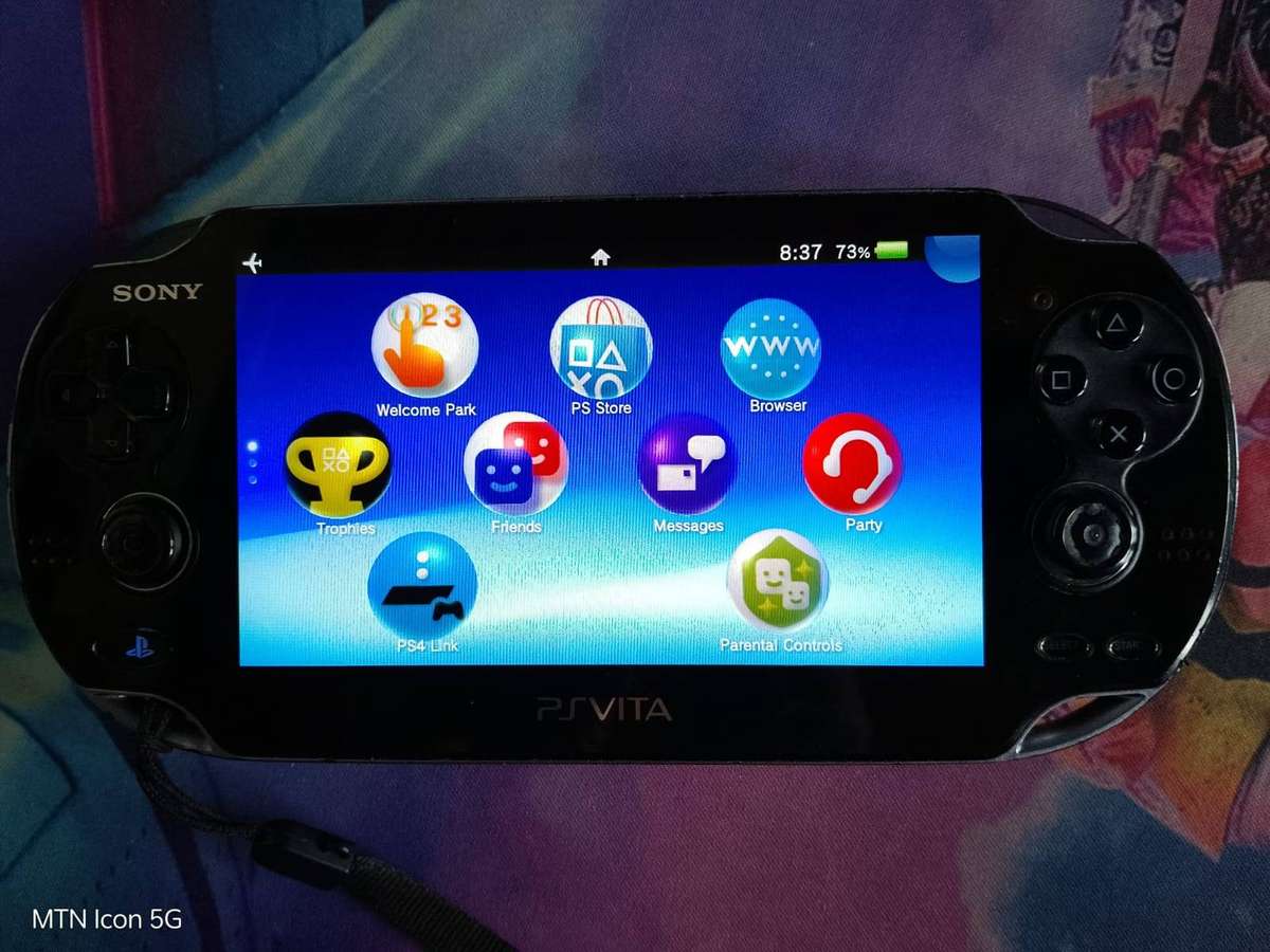 SONY PS VITA PCH-1001 (MODDED) with a SD2VITA Adapter & 32GB MicroSD Card