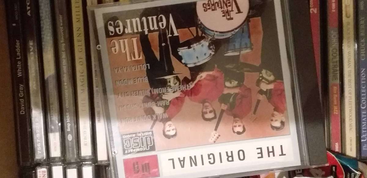 Box of CD Country/ Rock / Alternative / Oldies