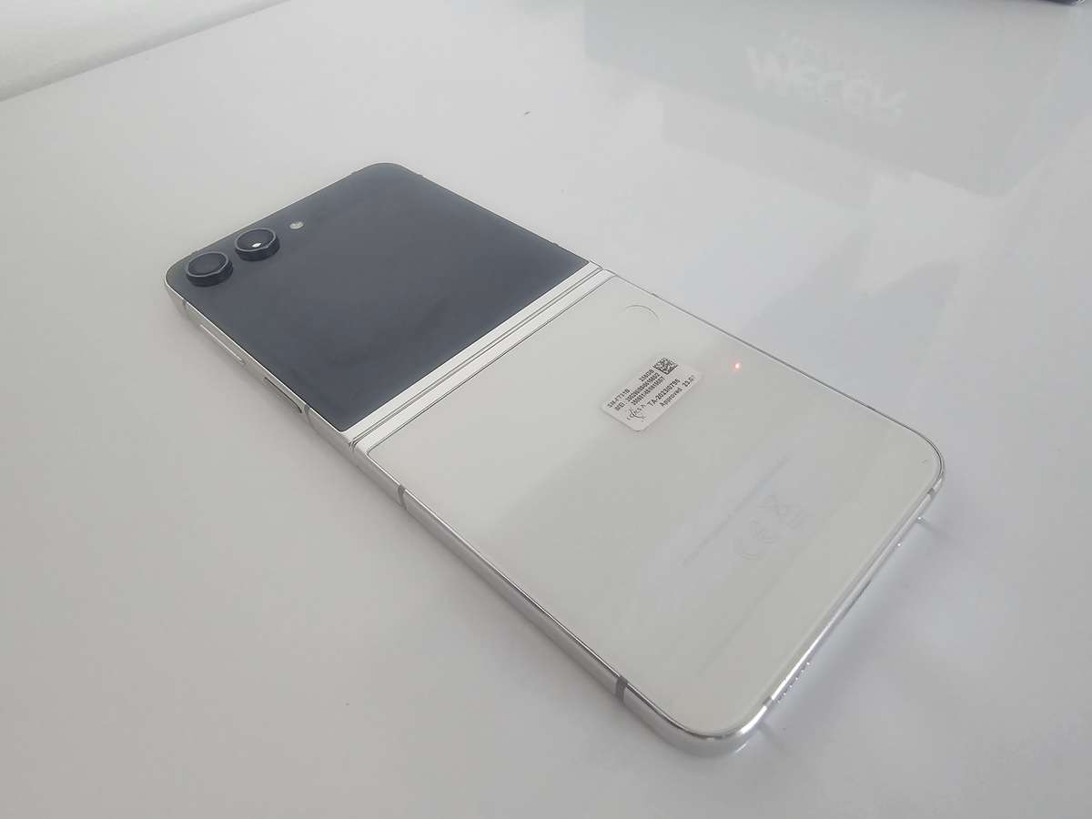 Samsung Galaxy Z Flip 5 256GB Smartphone