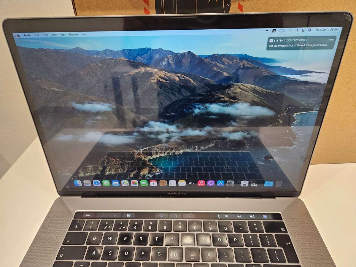 MacBook Pro (15-inch, 2018) 16GB/512GB Intel Core I7
