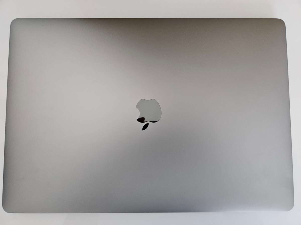 MacBook Pro (15-inch, 2018) 16GB/512GB Intel Core I7