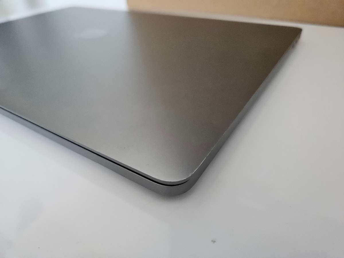 MacBook Pro (15-inch, 2018) 16GB/512GB Intel Core I7