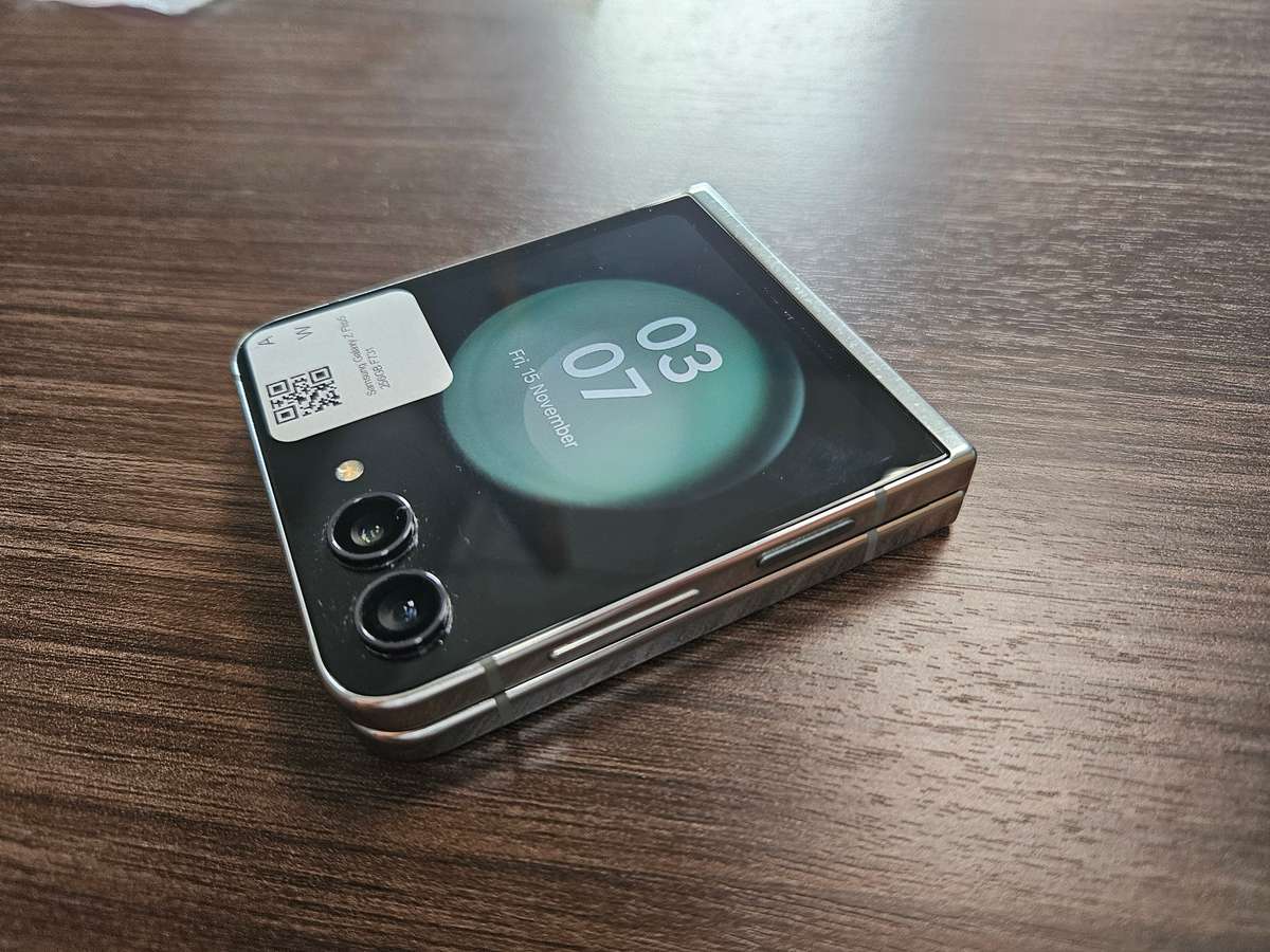 Samsung Galaxy Z Flip 5 256GB Smartphone