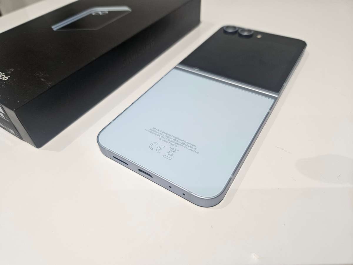 Samsung Galaxy Z Flip6 256GB 5G Smartphone