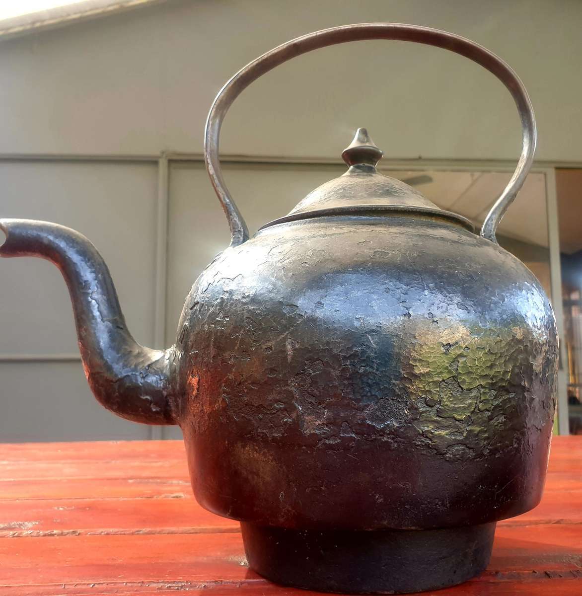 ANTIQUE 1800'S CAST IRON KETTLE, FITS IN STOVE PLATE HOLE