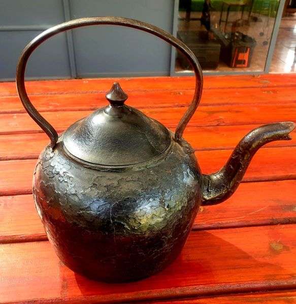 ANTIQUE 1800'S CAST IRON KETTLE, FITS IN STOVE PLATE HOLE