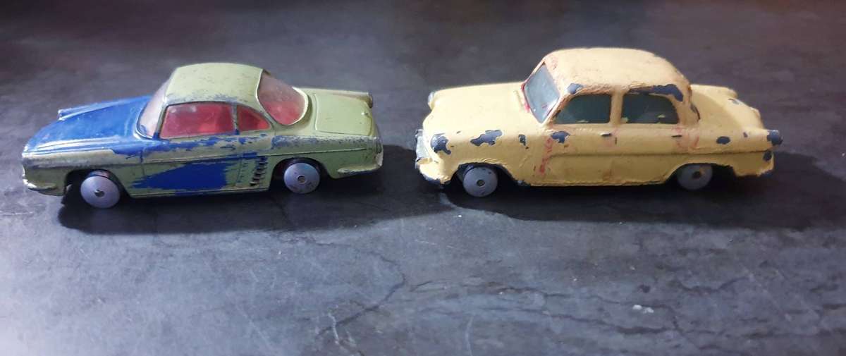 2 X 1/43 CORGI CARS