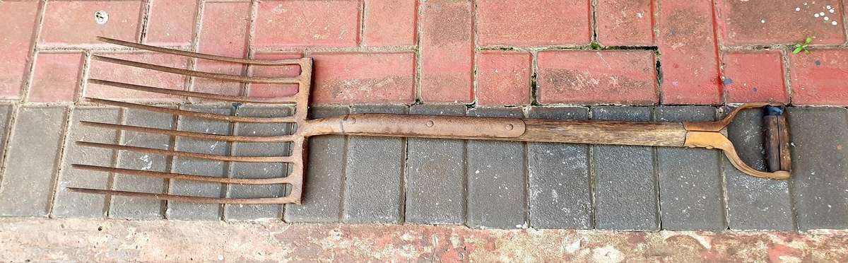 VINTAGE RUSTIC COAL FORK