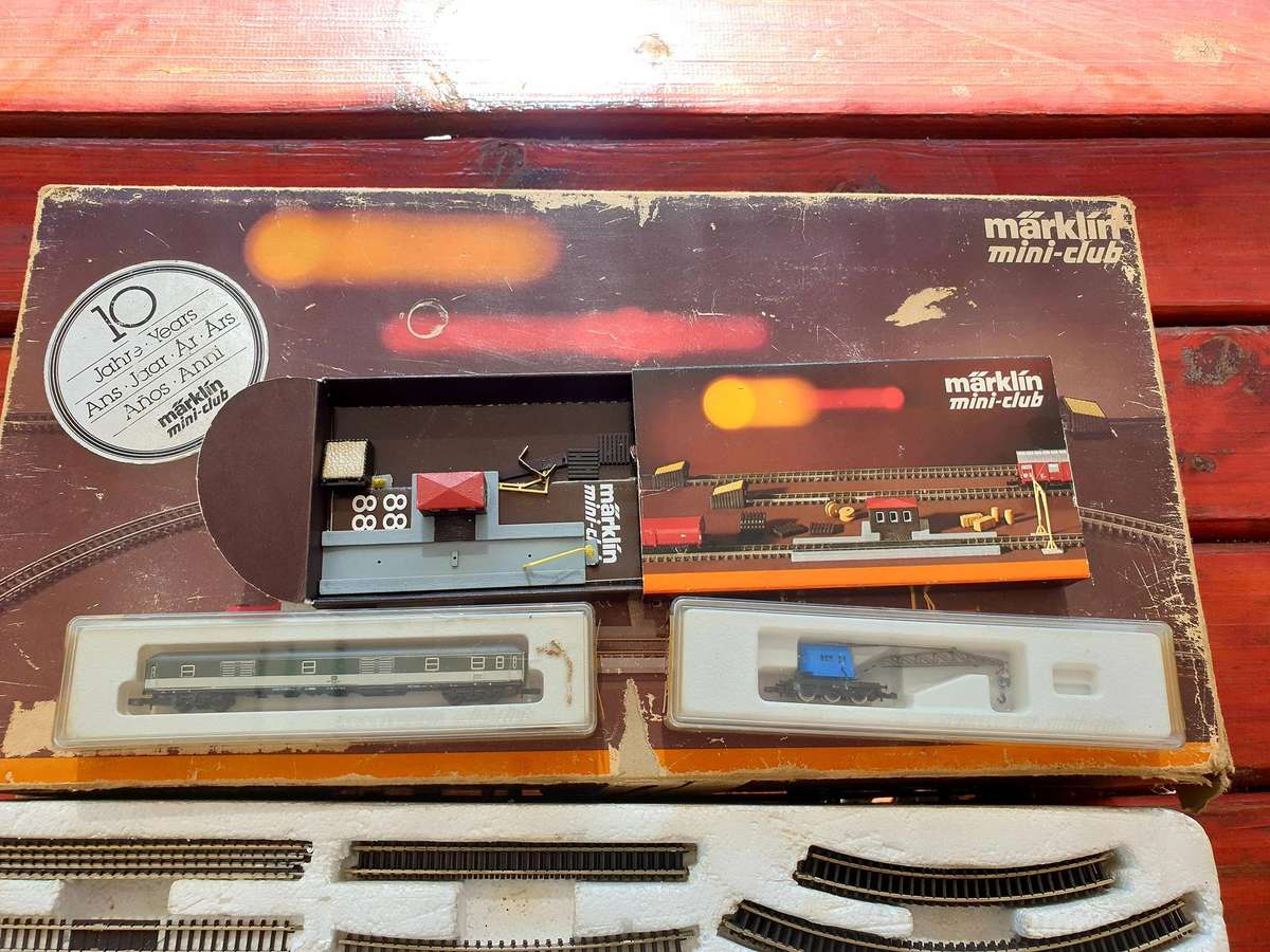 VINTAGE RARE 10 YEAR MARKLIN MINI CLUB TRAIN SET SCALE Z
