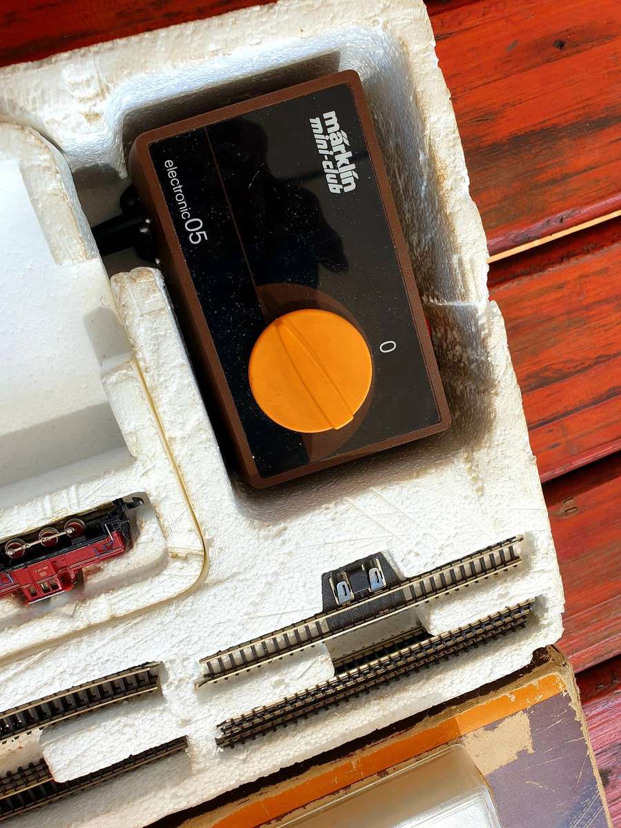 VINTAGE RARE 10 YEAR MARKLIN MINI CLUB TRAIN SET SCALE Z