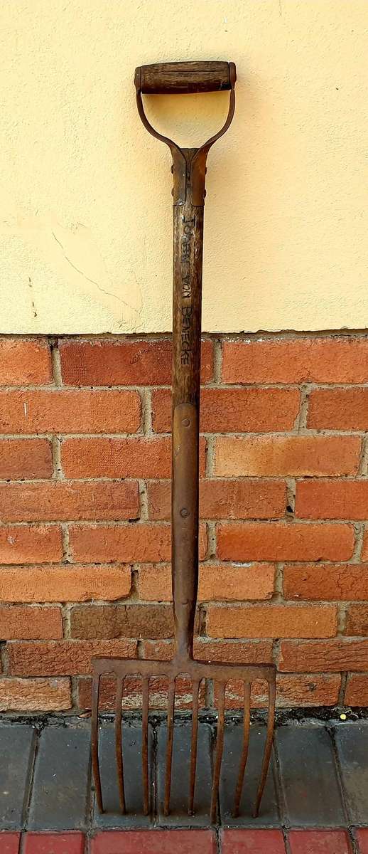 VINTAGE RUSTIC COAL FORK