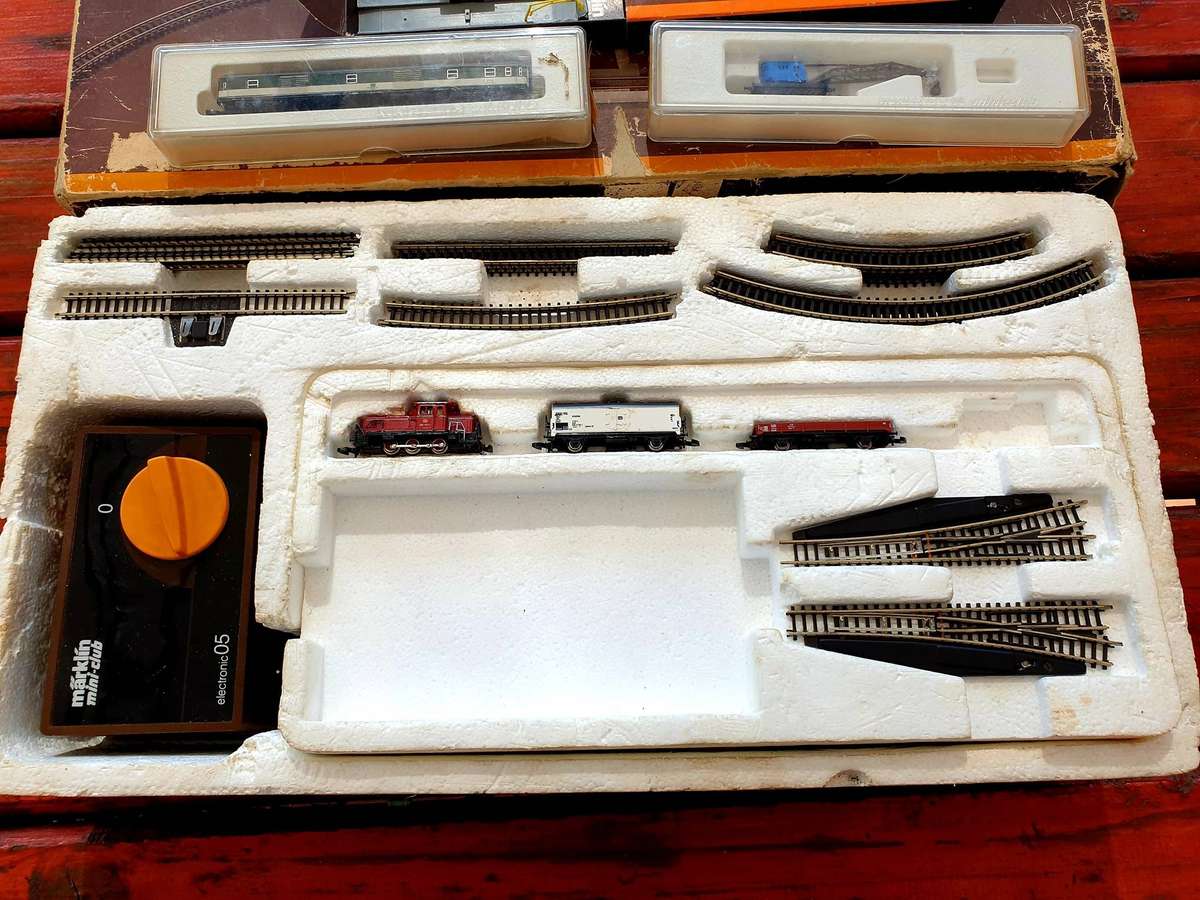 VINTAGE RARE 10 YEAR MARKLIN MINI CLUB TRAIN SET SCALE Z