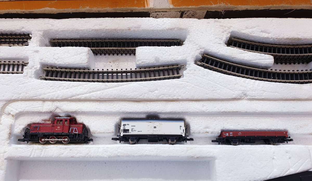 VINTAGE RARE 10 YEAR MARKLIN MINI CLUB TRAIN SET SCALE Z