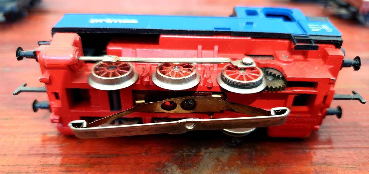 VINTAGE  HO DIE CAST STEAM LOCO MARKLIN WITH 2 COACHES