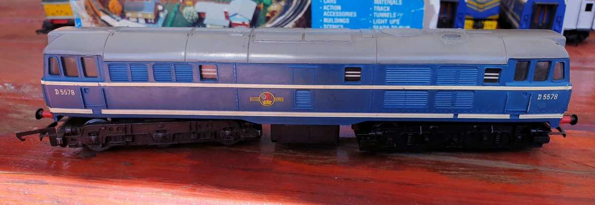 LARGE VINTAGE TRIANG LOCO HO SCALE