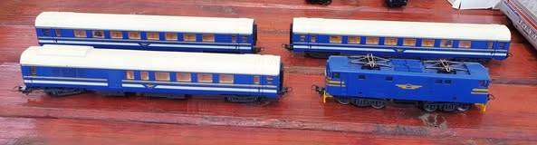 VINTAGE LIMA HO SCALE SAR BLUE TRAIN SET