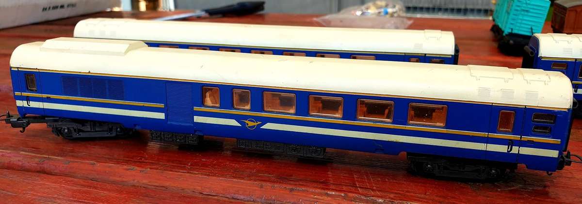 VINTAGE LIMA HO SCALE SAR BLUE TRAIN SET
