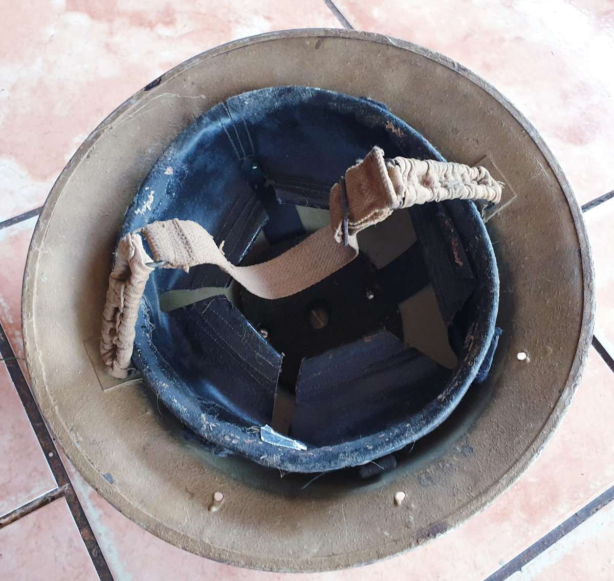 BRITISH BRODIE HELMET COMPLETE IN DESERT SAND