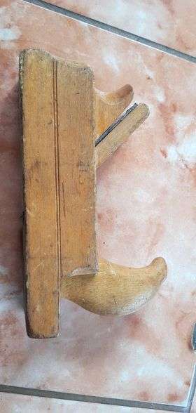 ANTIQUE WOODEN PLANE