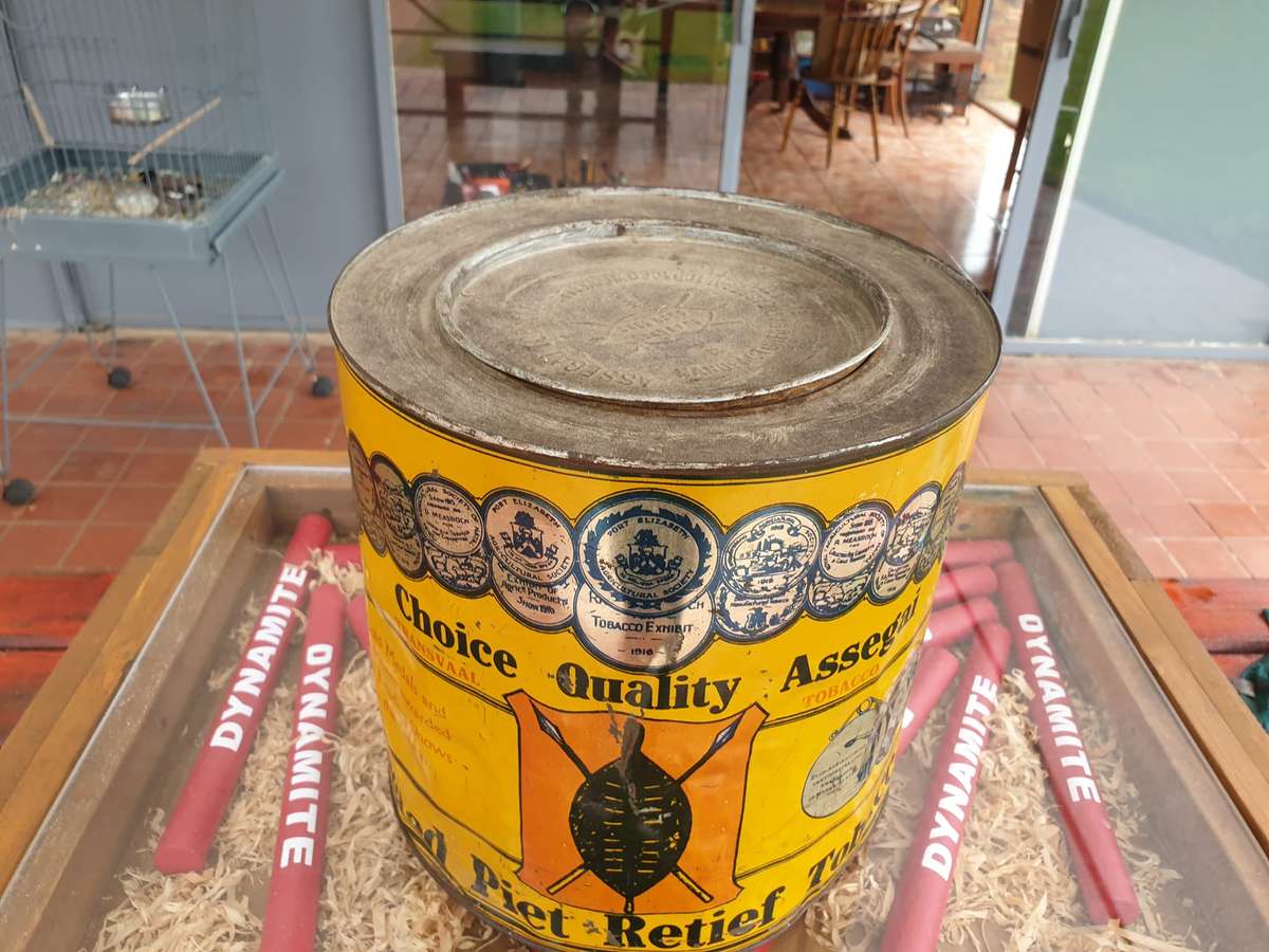 RARE PIET RETIEF ASSAGAI TOBACCO 5 LB TIN