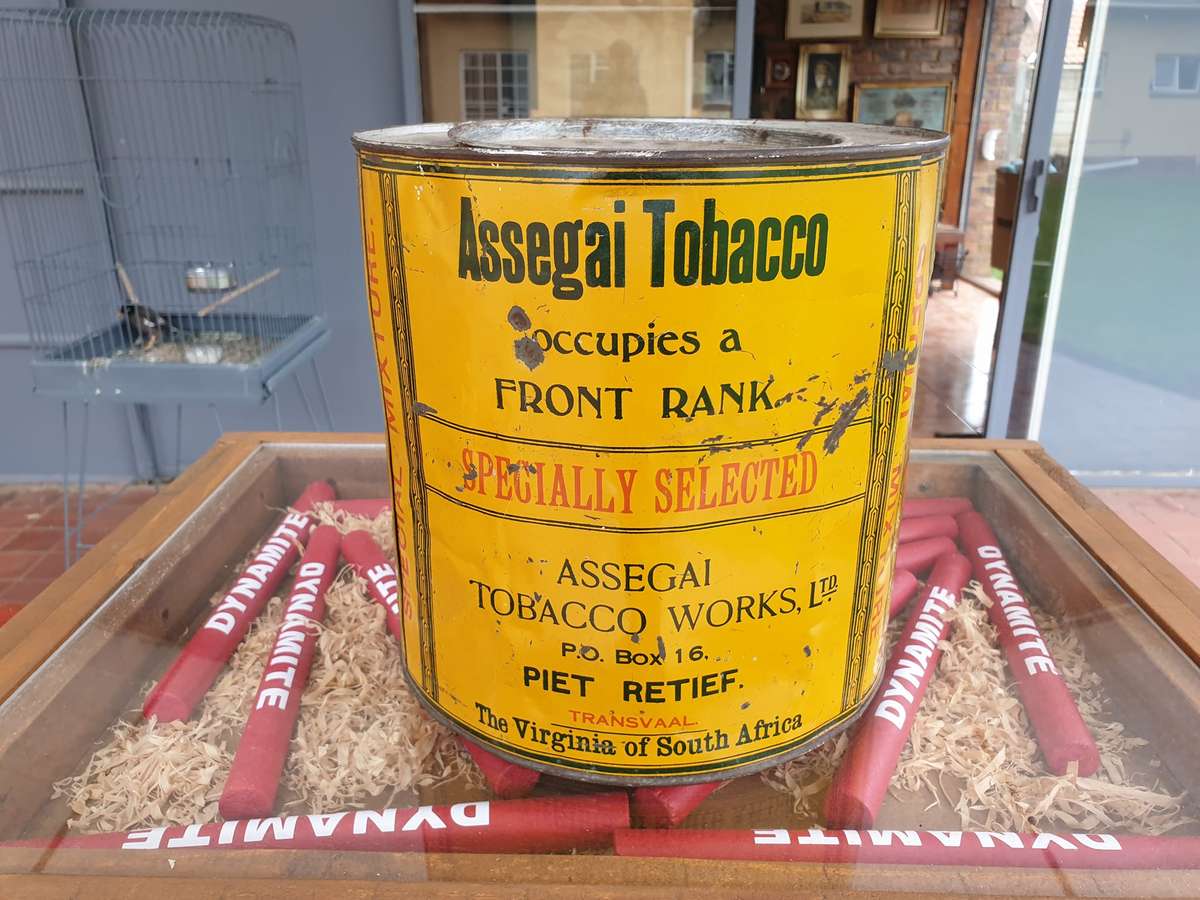 RARE PIET RETIEF ASSAGAI TOBACCO 5 LB TIN