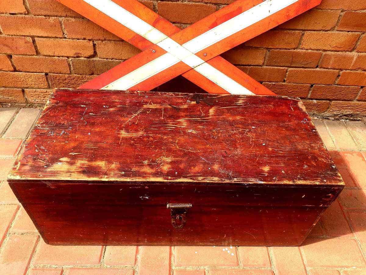 RARE SAS- SAR WOODEN BOX TRUNK 79 X 36 X 33 CM