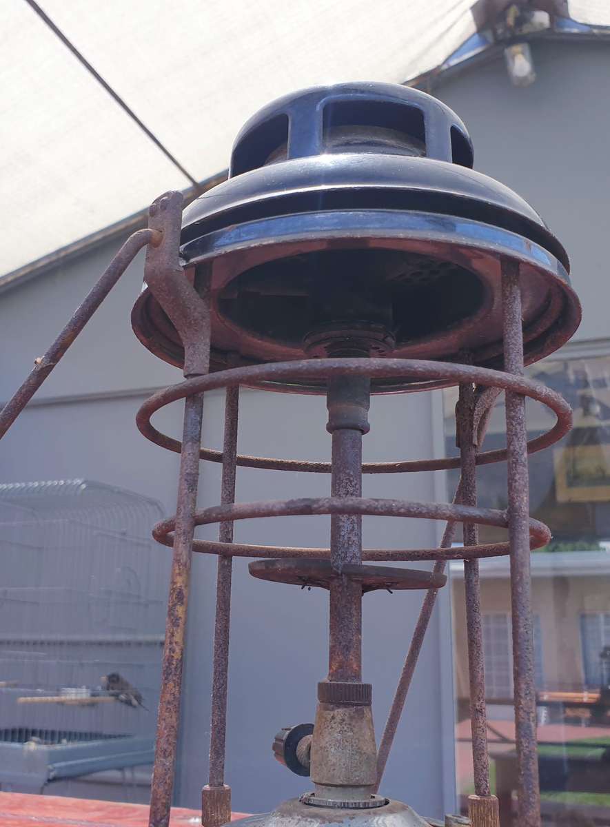 VINTAGE SAR/SAS TILLEY 7570A KEROSENE LANTERN