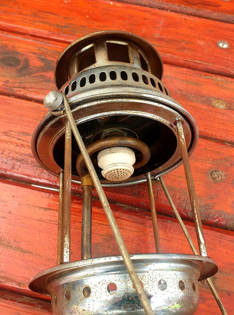 VINTAGE CAT BRAND KEROSENE LANTERN