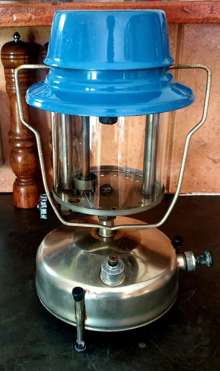 SA DOLPHIN UNMARKED KEROSENE LANTERN