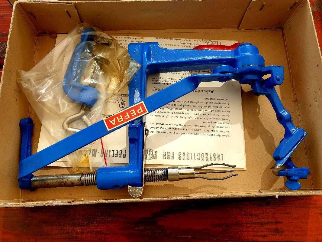 VINTAGE NEW PEFRA PEACH PEELER